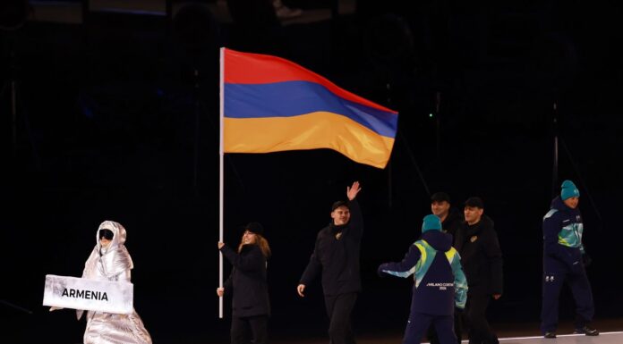 Акопова и Рахманин несли флаг Армении на открытии Олимпиады-2026 Акопова и Рахманин несли флаг Армении на открытии Олимпиады-2026