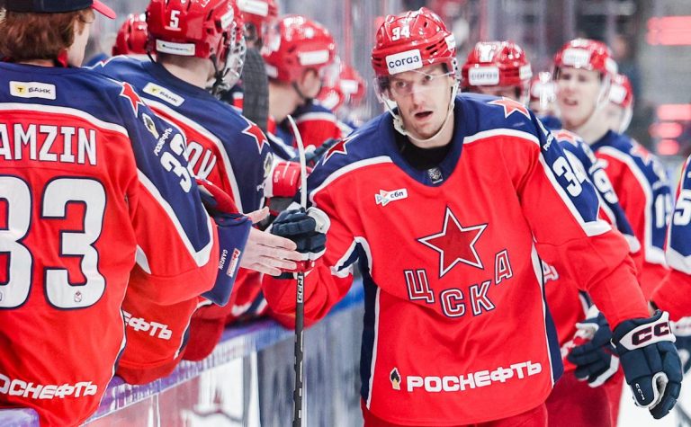 ЦСКА продлил контракт с бывшим игроком клубов НХЛ Гурьяновым