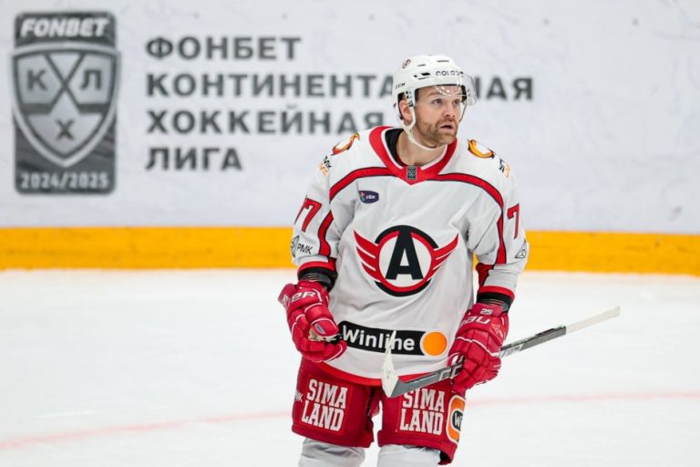 Автомобилист разорвал контракт с форвардом Стефаном Да Костой