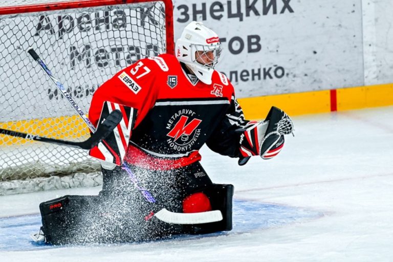 «Нефтехимик» усилил линию вратарей Матвеем Ботовым