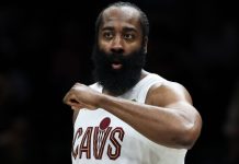 Джеймс Харден появился на Fanatics Fest под музыку WWE Джеймс Харден появился на Fanatics Fest под музыку WWE