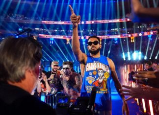 Карл-Энтони Таунс провёл чокслэмы на WWE в Мэдисон-сквер-гарден Карл-Энтони Таунс провёл чокслэмы на WWE в Мэдисон-сквер-гарден