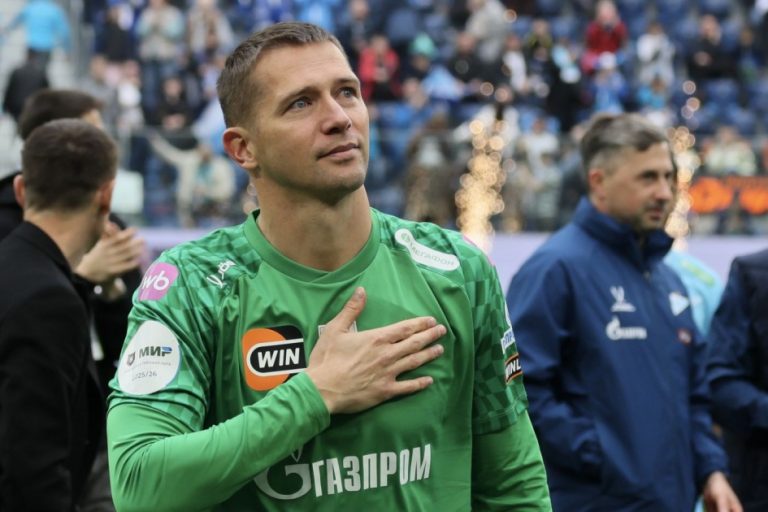 Михаил Кержаков поддержал «Зенит» с фанатской трибуны на «Газпром Арене»