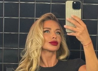 Анжелика Тиманина показала в социальной сети купальник необычного кроя Анжелика Тиманина показала в социальной сети купальник необычного кроя