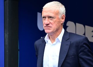 Макрон отметил вклад Дешама в успехи сборной Франции Макрон отметил вклад Дешама в успехи сборной Франции