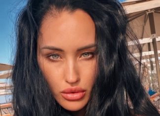 Анастасия Татарева отпраздновала 29-летие в черно-белом наряде в ресторане Москвы Анастасия Татарева отпраздновала 29-летие в черно-белом наряде в ресторане Москвы