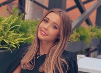 Евгения Леванова показала платье из новой коллекции во время морской прогулки Евгения Леванова показала платье из новой коллекции во время морской прогулки