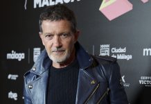 Антонио Бандерас поздравил Испанию с выходом в финал ЧМ-2026 Антонио Бандерас поздравил Испанию с выходом в финал ЧМ-2026