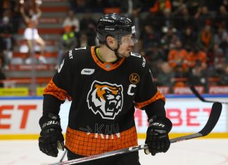 Нападающий Евгений Грачев завершил игровую карьеру Нападающий Евгений Грачев завершил игровую карьеру