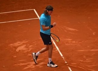 Циципас выиграл чемпионский титул на турнире АТР-250 в Гштааде Циципас выиграл чемпионский титул на турнире АТР-250 в Гштааде