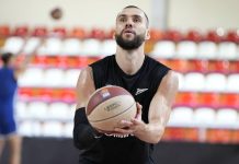 «Зенит» завершил матч с «Веной» вничью «Зенит» завершил матч с «Веной» вничью