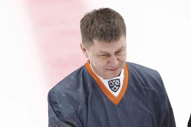 КХЛ оценит рекламные контракты игроков после сезона