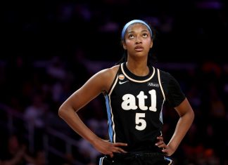 Риз побила два рекорда WNBA в игре с «Спаркс» Риз побила два рекорда WNBA в игре с «Спаркс»
