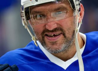 Овечкина сопровождают восемь охранников на Ovi Cup Овечкина сопровождают восемь охранников на Ovi Cup