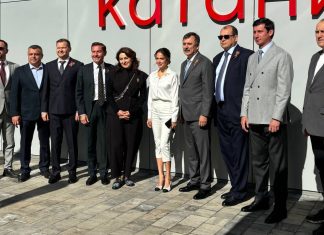 Загитова провела тренировку на открытии школы в Казани Загитова провела тренировку на открытии школы в Казани