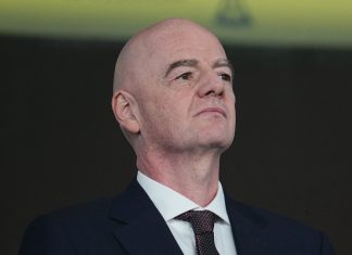 Инфантино мог увеличить зарплату в десять раз Инфантино мог увеличить зарплату в десять раз