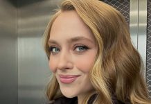 Виктория Синицина поделилась фото из «Сочи» в летнем образе без нижнего белья Виктория Синицина поделилась фото из «Сочи» в летнем образе без нижнего белья