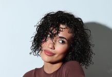 Елизавета Худайбердиева появилась на премьере сериала в эффектном платье с глубоким вырезом Елизавета Худайбердиева появилась на премьере сериала в эффектном платье с глубоким вырезом