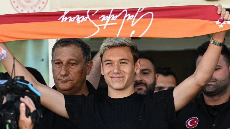 Алексей Батраков подписал контракт с «Галатасараем» до 2031 года