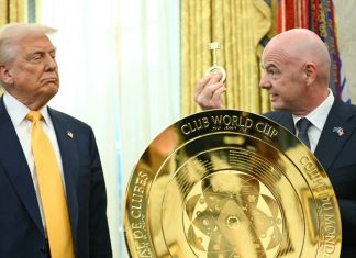 Инфантино попросит администрацию Трампа помочь сохранить пост главы ФИФА Инфантино попросит администрацию Трампа помочь сохранить пост главы ФИФА