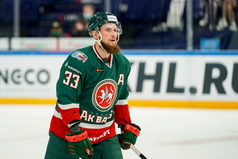 Защитник «Ак Барса» Альберт Яруллин получил травму