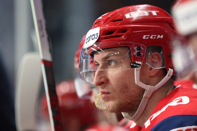 «Амур» лишился Чеховича на неопределённый срок