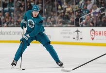 Карманов подрался в матче Rookie Faceoff Карманов подрался в матче Rookie Faceoff
