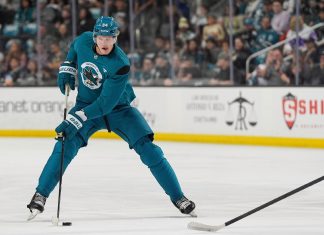 Карманов подрался в матче Rookie Faceoff Карманов подрался в матче Rookie Faceoff