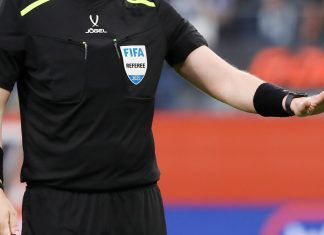 Черданцев раскритиковал VAR и судейство в России Черданцев раскритиковал VAR и судейство в России