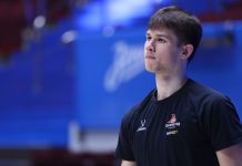 Ищенко посетил матч «Локомотива-Кубань» на костылях Ищенко посетил матч «Локомотива-Кубань» на костылях