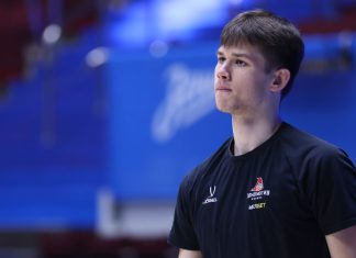 Ищенко посетил матч «Локомотива-Кубань» на костылях Ищенко посетил матч «Локомотива-Кубань» на костылях