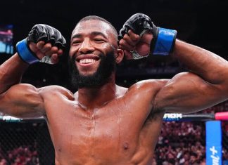 Парнасс нокаутировал Хукера на турнире UFC в Париже Парнасс нокаутировал Хукера на турнире UFC в Париже