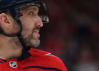 Овечкин снялся в фотосессии со спасёнными животными Овечкин снялся в фотосессии со спасёнными животными