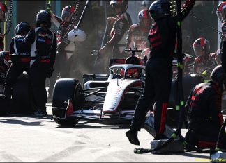 Хаас F1 впервые набрала очки двумя машинами в сезоне Хаас F1 впервые набрала очки двумя машинами в сезоне