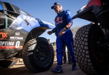 Сайнс готовит «Ford» Raptor к ралли «Дакар» Сайнс готовит «Ford» Raptor к ралли «Дакар»