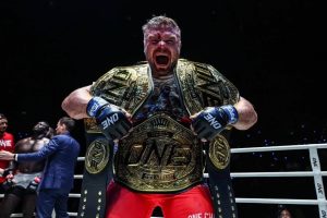 Малыхин назвал фаворита в бою Немкова и Билостенного
