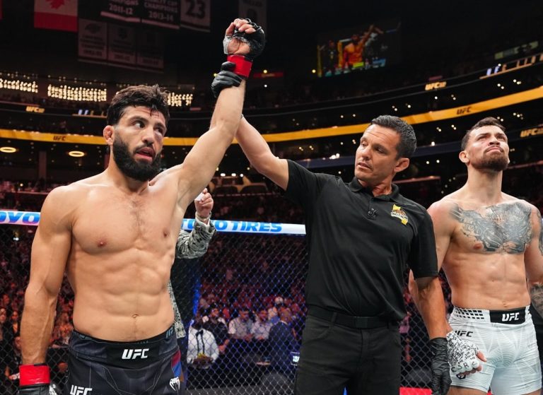Гулян: Царукяну обязаны дать титульный бой в UFC