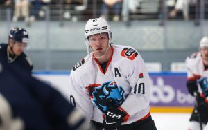 Белов призвал КХЛ наказать Никонова за драку с Мелошем