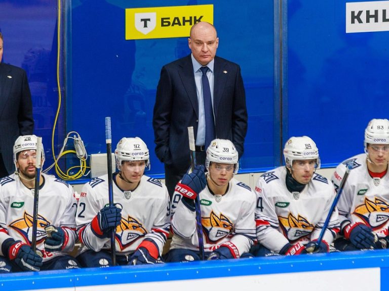 «Металлург» выиграл первый матч в КХЛ без Разина