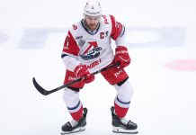 «Сочи» пропустил от «Локомотива» броском через всю площадку «Сочи» пропустил от «Локомотива» броском через всю площадку