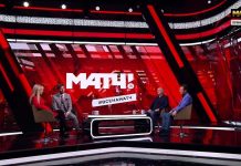 Роналду передал награду Аль-Хамдану после матча Роналду передал награду Аль-Хамдану после матча