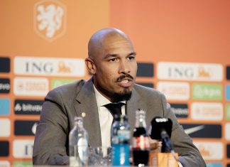Найджел де Йонг продлил контракт с KNVB Найджел де Йонг продлил контракт с KNVB