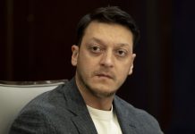 Озил призвал ФИФА снять санкции с российского футбола Озил призвал ФИФА снять санкции с российского футбола
