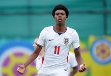 Сборная Англии U15 ушла с матча с Ирландией из-за расизма Сборная Англии U15 ушла с матча с Ирландией из-за расизма