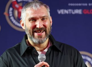 Овечкин получил пожизненный билет в клуб «9:30» Овечкин получил пожизненный билет в клуб «9:30»