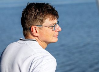 Снейдер захотел сжечь футболку Аршавина Снейдер захотел сжечь футболку Аршавина