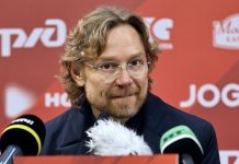 Карпин назвал три пропущенных в матче с Нигерией мяча несчастным случаем Карпин назвал три пропущенных в матче с Нигерией мяча несчастным случаем