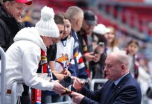 Андрей Разин записал прощальное видеообращение к болельщикам «Металлурга» Андрей Разин записал прощальное видеообращение к болельщикам «Металлурга»